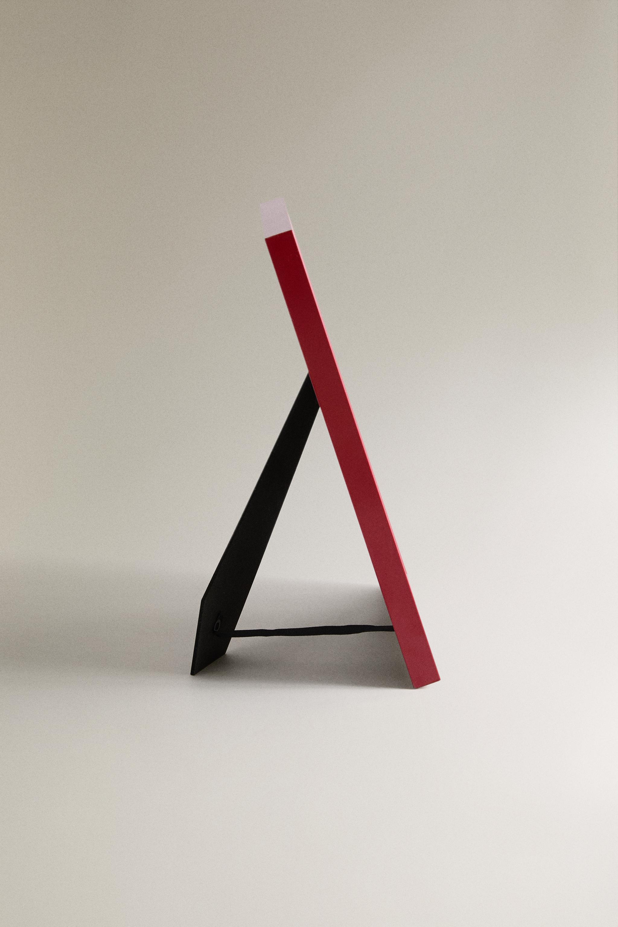 THIN METAL PICTURE FRAME